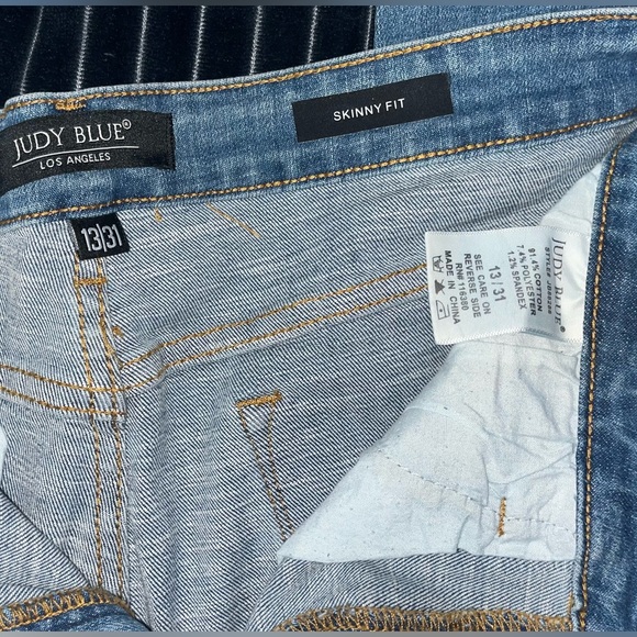 NWOT Judy Blue Skinny Fit Distressed medium wash Jeans rainbow accent, 13 13/31 - Picture 6 of 8